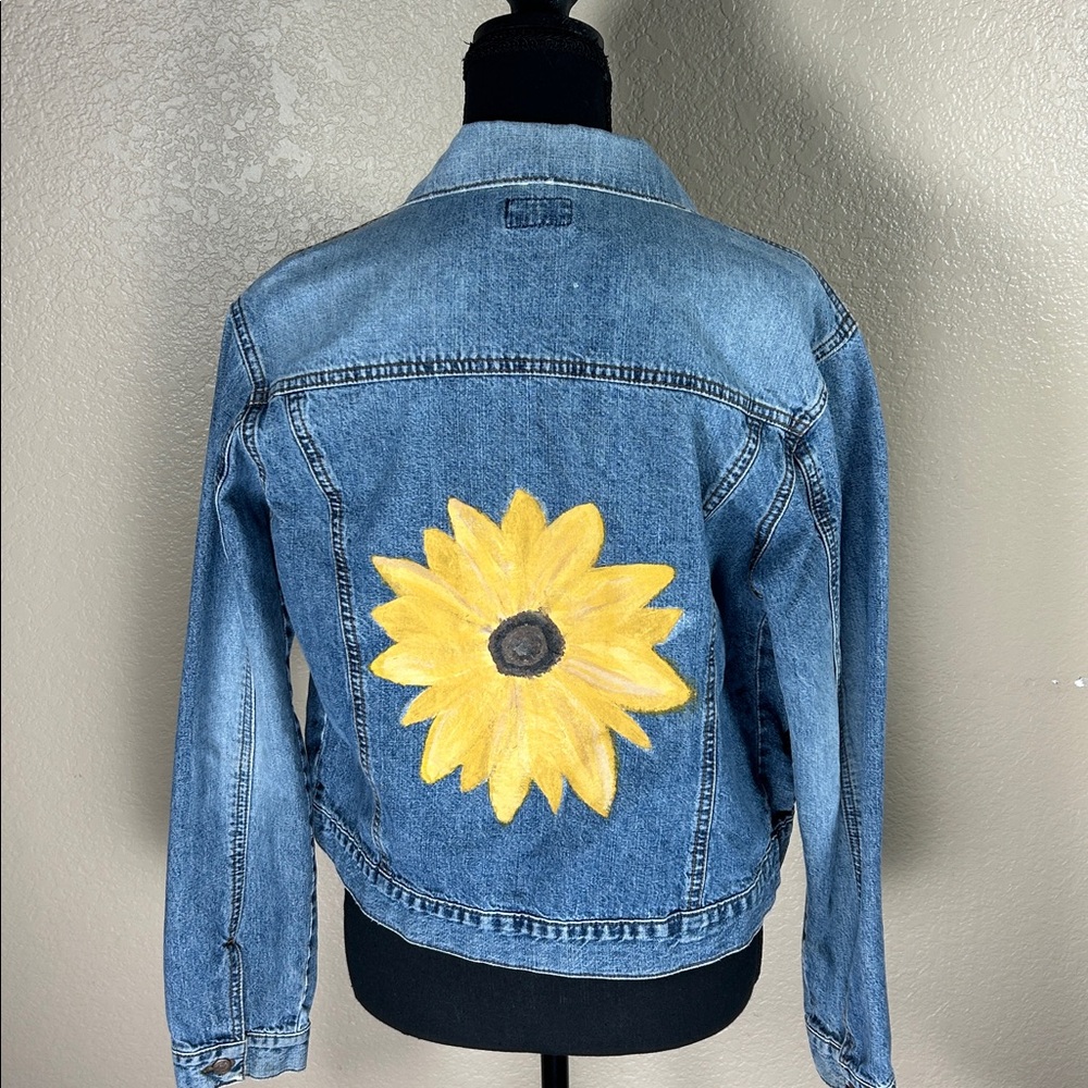 Vintage -Style Sunflower Graphic Denim Jacket — Size Large